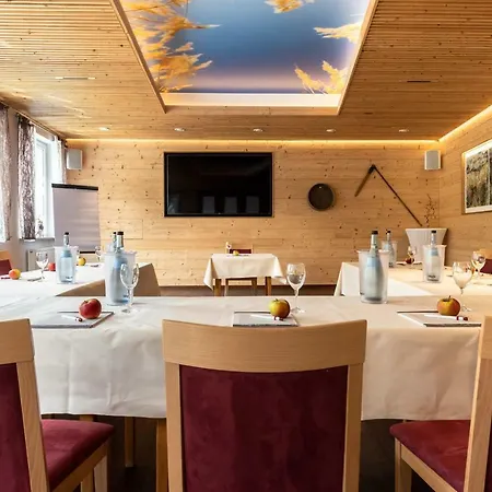 Hotell Roessle Berneck 3*